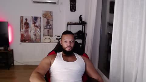 Snapshot of 0_kingsley chatting on 10.05.25 Kingsley online show from 10.05.25