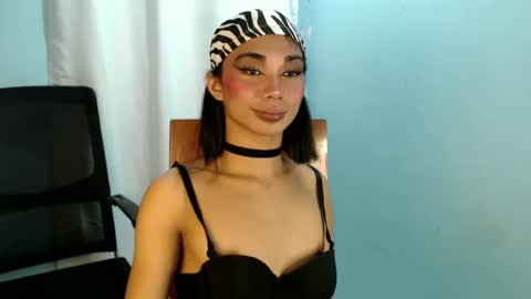 Snapshot of 18_nicole chatting on 02.02.25 barbie online show from 02.02.25