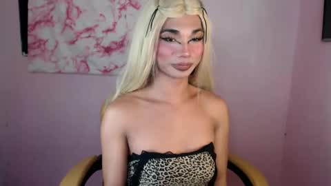 Snapshot of 18_nicole chatting on 02.22.25 barbie online show from 02.22.25