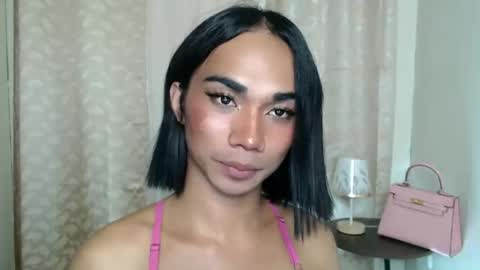 Snapshot of 18_nicole chatting on 11.04.25 barbie online show from 11.04.25