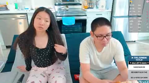 Snapshot of 18not20 chatting on 06.10.26 Tong Ralph online show from 06.10.26