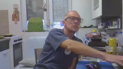 Snapshot of 1973man chatting on 12.18.25 1973man online show from 12.18.25