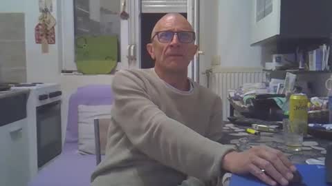 Snapshot of 1973man chatting on 04.26.26 1973man online show from 04.26.26