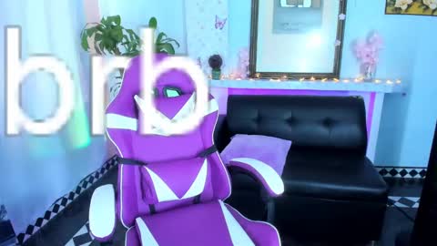 Snapshot of 19vanee chatting on 03.11.25 stef read my description online show from 03.11.25