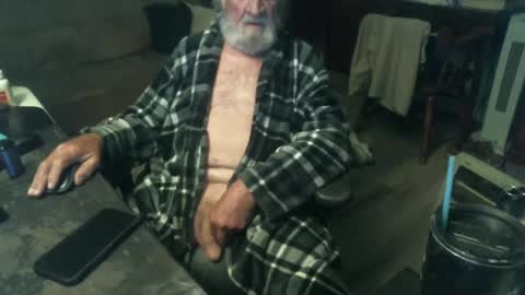 Snapshot of 1handyanddee chatting on 03.04.25 1handyanddee online show from 03.04.25