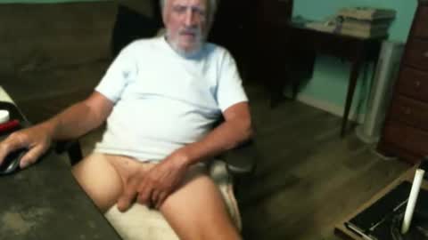 Snapshot of 1handyanddee chatting on 10.23.25 1handyanddee online show from 10.23.25