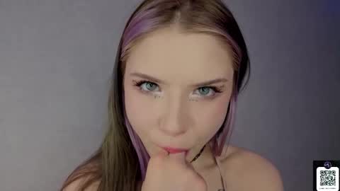 Mia online show from 03.11.26