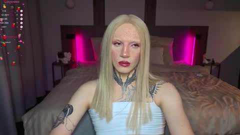 Snapshot of 1lola4ka chatting on 02.12.26 Michelle online show from 02.12.26