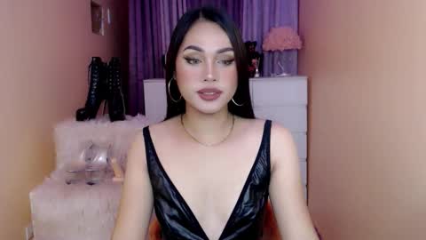 Snapshot of 1miracle_tranny chatting on 11.21.25 1miracle_tranny online show from 11.21.25