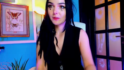 Moona  online show from 02.08.25