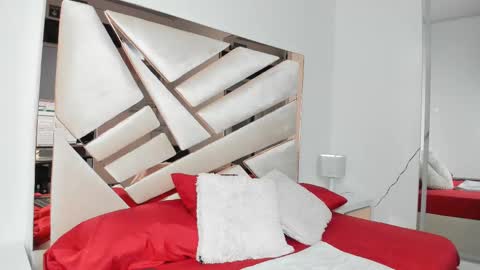 Snapshot of 1naughty_milf chatting on 02.09.25 Luisa online show from 02.09.25