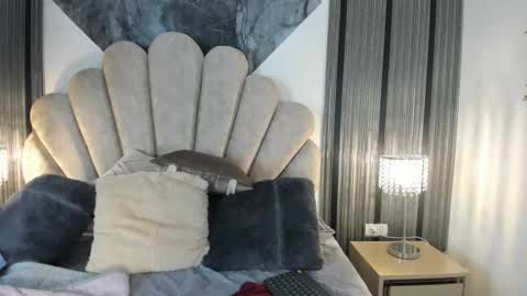 Snapshot of 1naughty_milf chatting on 12.05.25 Luisa online show from 12.05.25