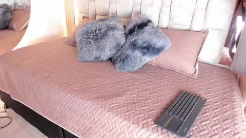 Snapshot of 1naughty_milf chatting on 05.10.26 Luisa online show from 05.10.26