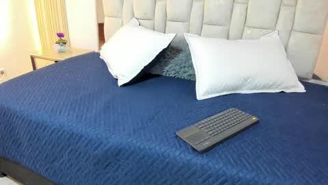 Snapshot of 1naughty_milf chatting on 05.12.26 Luisa online show from 05.12.26