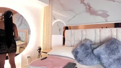 Snapshot of 1naughty_milf chatting on 06.06.26 Luisa online show from 06.06.26