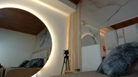 Snapshot of 1naughty_milf chatting on 06.12.26 Luisa online show from 06.12.26