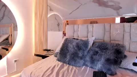 Snapshot of 1naughty_milf chatting on 06.13.26 Luisa online show from 06.13.26