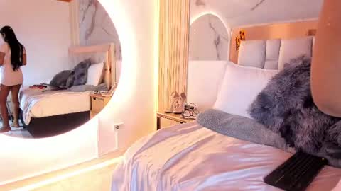 Snapshot of 1naughty_milf chatting on 06.14.26 Luisa online show from 06.14.26