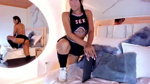 Snapshot of 1naughty_milf chatting on 06.14.26 Luisa online show from 06.14.26
