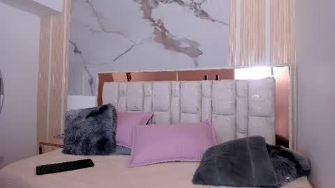 Snapshot of 1naughty_milf chatting on 06.21.26 Luisa online show from 06.21.26