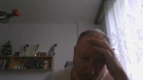 Snapshot of 1vaso chatting on 12.15.24 1vaso online show from 12.15.24