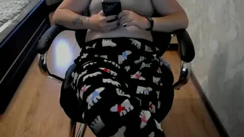 1your_hot_girls online show from 10.27.25