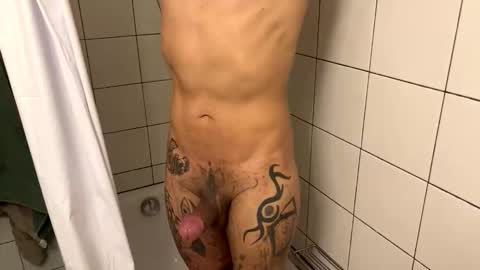 Snapshot of 2025rob chatting on 10.30.25 2025rob online show from 10.30.25