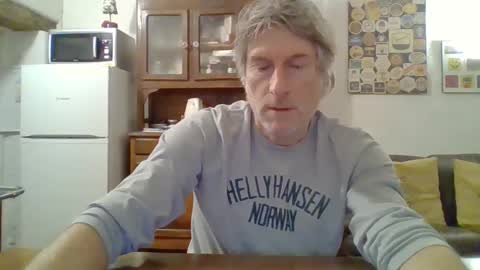 Snapshot of 22esserre chatting on 12.20.24 22esserre online show from 12.20.24