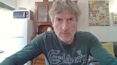 Snapshot of 22esserre chatting on 12.27.24 22esserre online show from 12.27.24