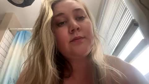 Snapshot of 22thickfatpussy chatting on 02.21.26 22thickfatpussy online show from 02.21.26