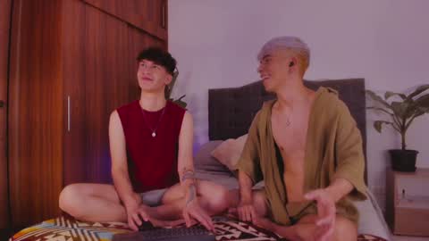 Snapshot of 2gays_1straight chatting on 12.01.24 David and Yoel online show from 12.01.24