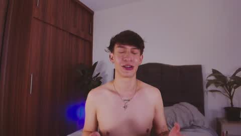 Snapshot of 2gays_1straight chatting on 01.05.25 David and Yoel online show from 01.05.25