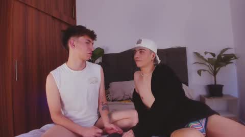 Snapshot of 2gays_1straight chatting on 01.24.25 David and Yoel online show from 01.24.25