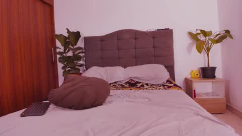 Snapshot of 2gays_1straight chatting on 09.30.25 David and Yoel online show from 09.30.25