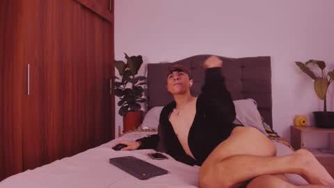 Snapshot of 2gays_1straight chatting on 10.24.25 David and Yoel online show from 10.24.25