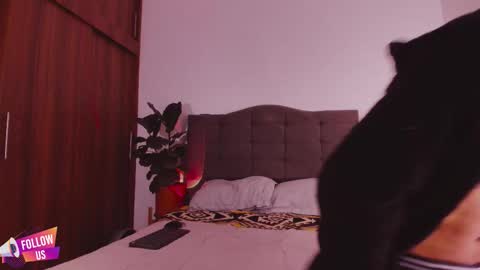 Snapshot of 2gays_1straight chatting on 11.26.25 David and Yoel online show from 11.26.25