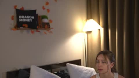 Elley  online show from 11.05.25