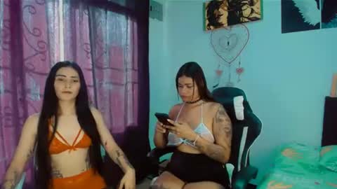 Snapshot of 2girls__dream chatting on 06.20.26 samantha sharon online show from 06.20.26