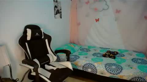 Snapshot of 2girls__dream chatting on 07.14.26 samantha sharon online show from 07.14.26