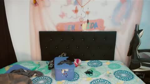 Snapshot of 2girls__dream chatting on 07.29.26 samantha sharon online show from 07.29.26