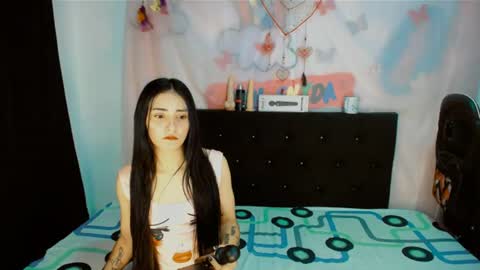 Snapshot of 2girls__dream chatting on 07.31.26 samantha sharon online show from 07.31.26