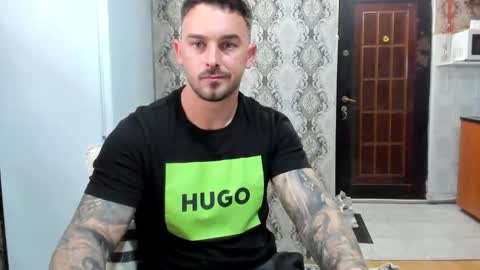 Snapshot of 2sexymuscles chatting on 05.25.26 2sexymuscles online show from 05.25.26
