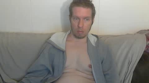 Snapshot of 2small4you83 chatting on 04.25.26 2small4you83 online show from 04.25.26