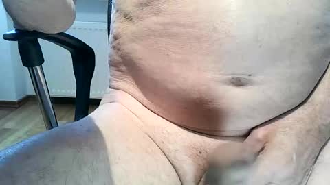 Snapshot of 35cam chatting on 10.29.25 35cam online show from 10.29.25