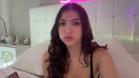 Snapshot of 3hole chatting on 11.11.25 Venus Raee online show from 11.11.25