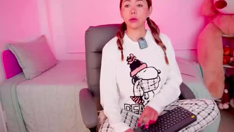 independent model online show from 12.04.25