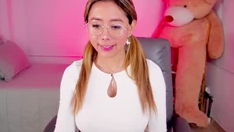 independent model online show from 04.27.26