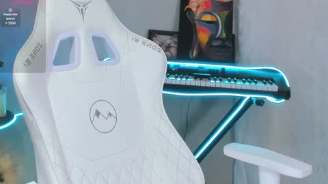 Snapshot of 4ever_dude chatting on 12.29.24 Andrew online show from 12.29.24