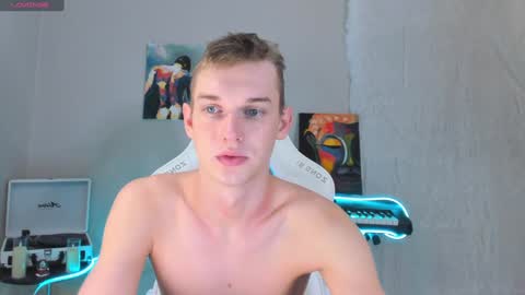 Snapshot of 4ever_dude chatting on 01.29.25 Andrew online show from 01.29.25