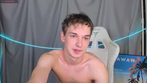 Snapshot of 4ever_dude chatting on 11.02.25 Andrew online show from 11.02.25